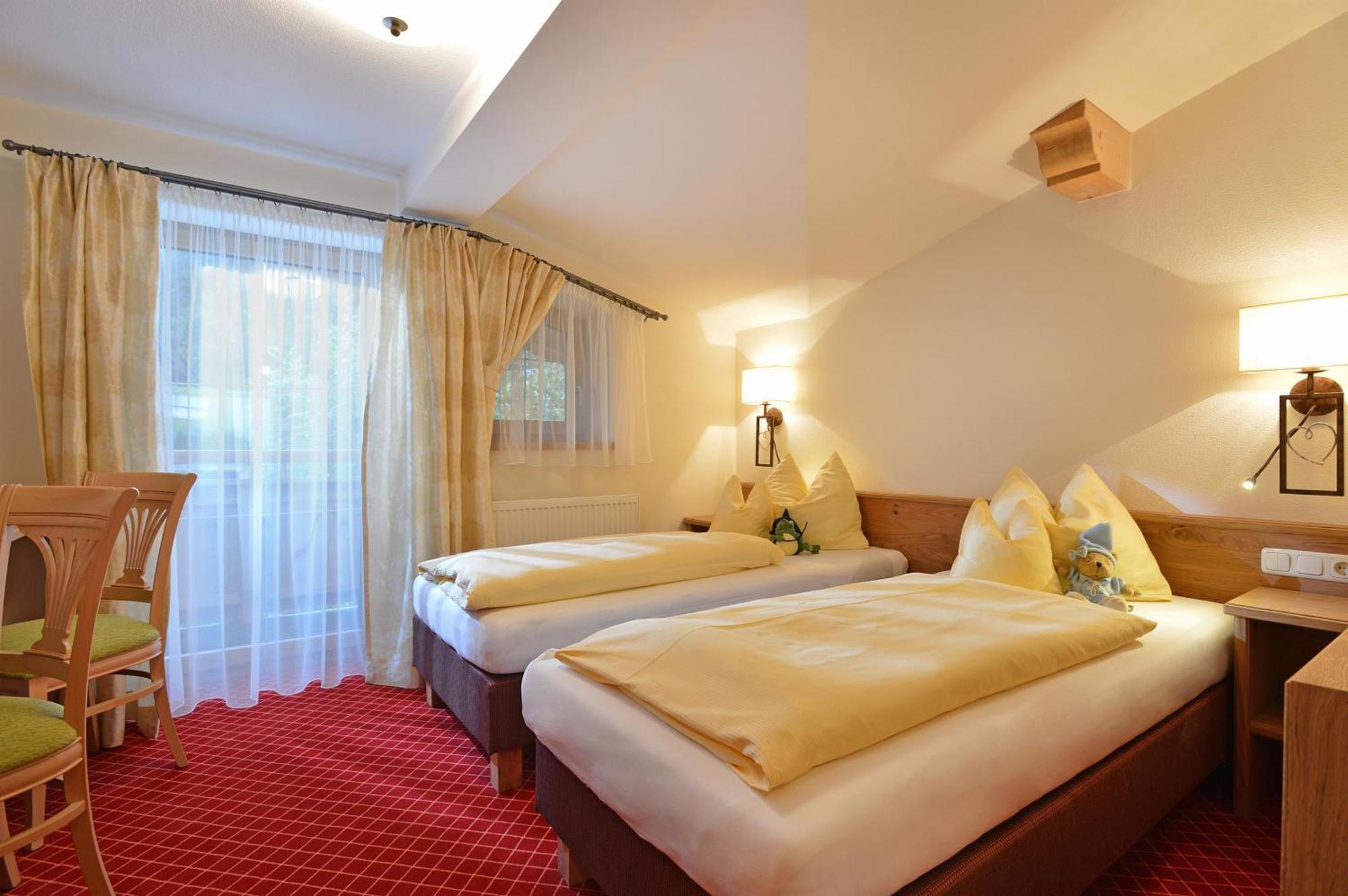 Hotel Garni Bavaria Ellmau Exteriör bild